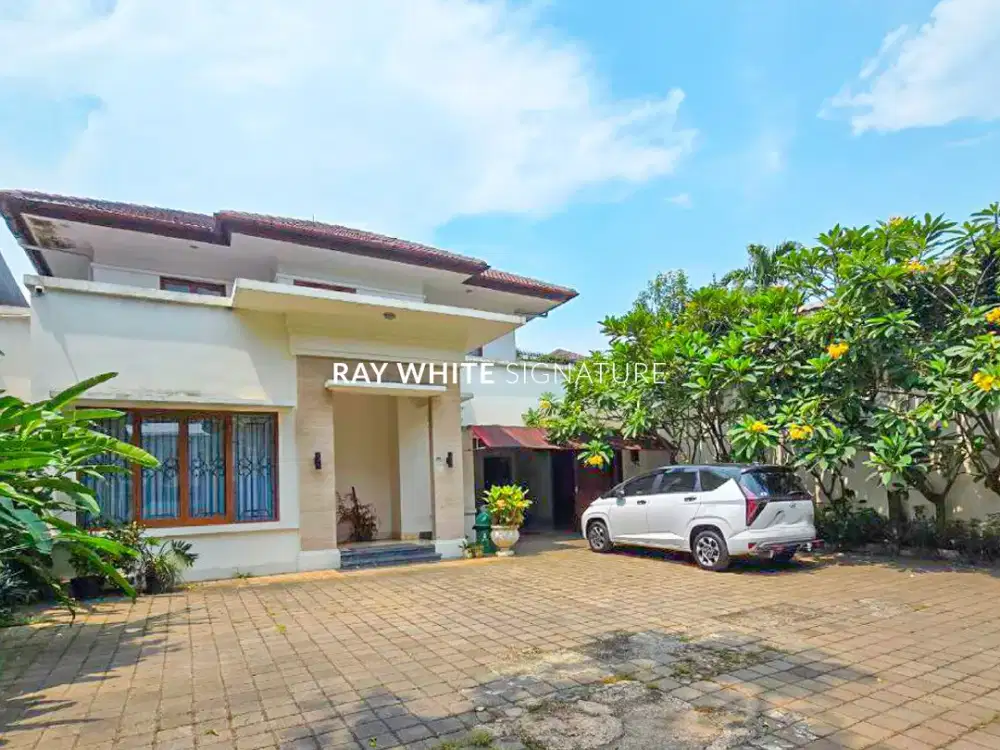Jual Rumah Mewah Area Komersil Pinggir Jalan di Jl Pangeran Antasari