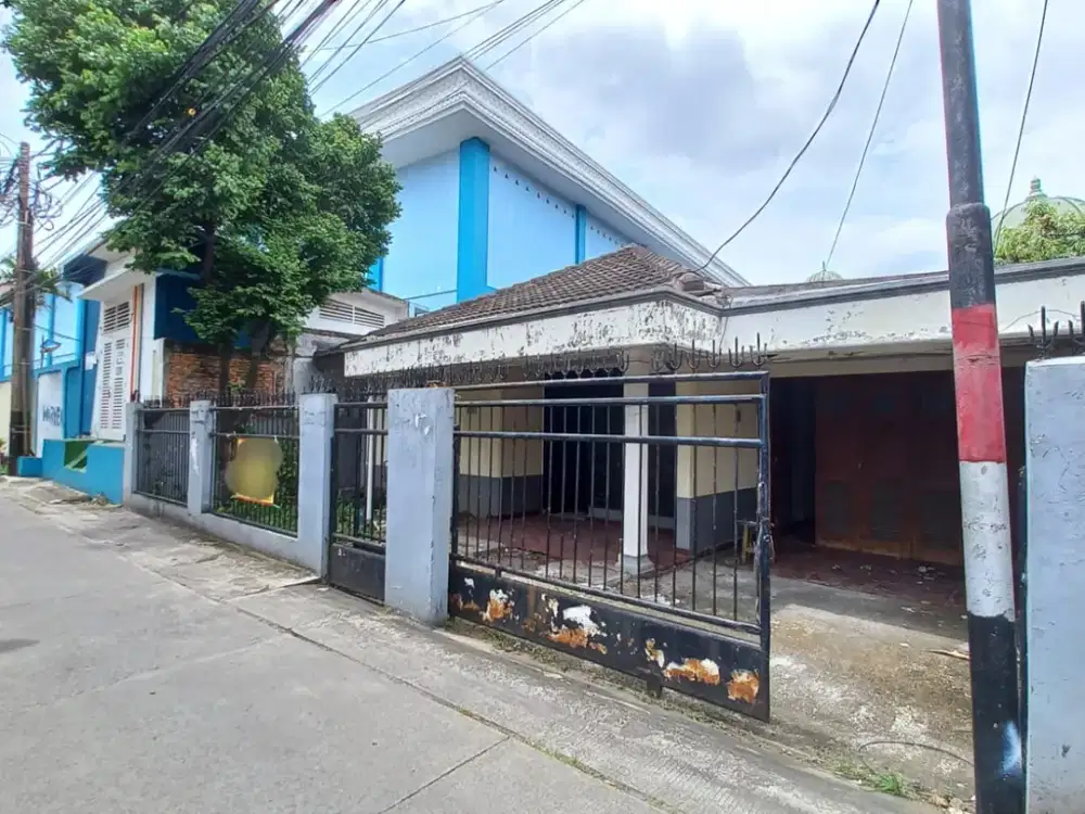 Rumah Tua Lahan Luas Di Condet