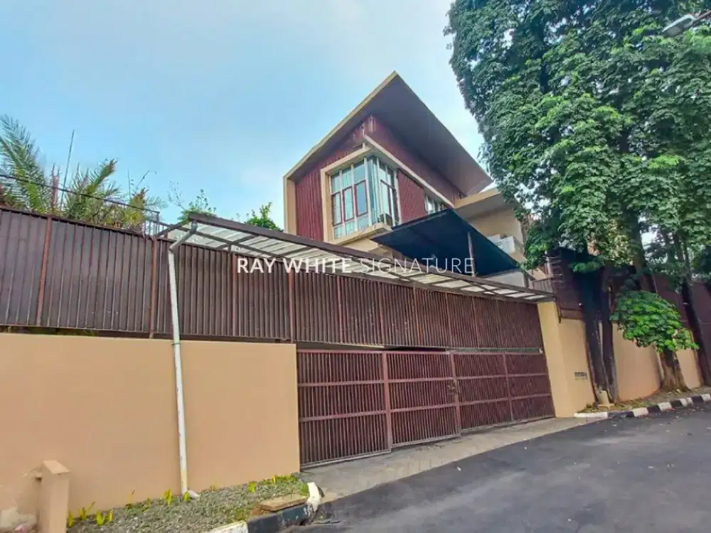 Rumah Mewah di Komplek Kawasan Elite Simprug Golf dekat ke Senayan