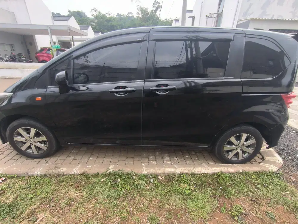 Honda Freed 2010 Bensin