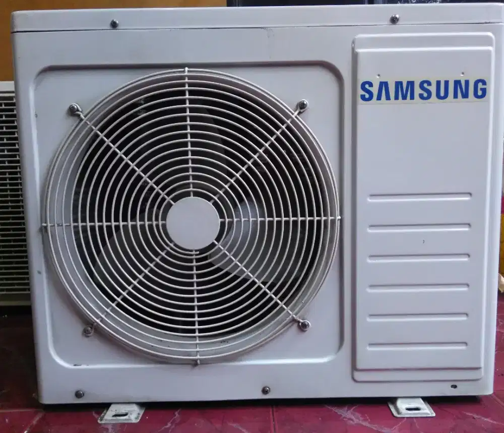 Outdoor ac 1/2 pk Samsung