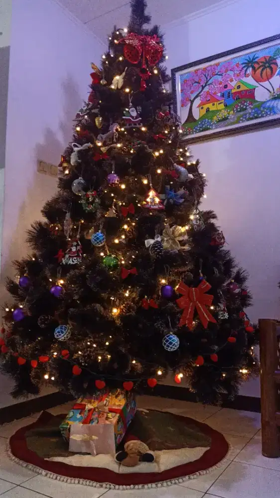Pohon natal masih cantik banget