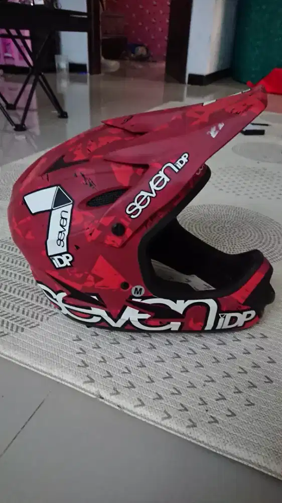 Helm sepeda downhill 7idp