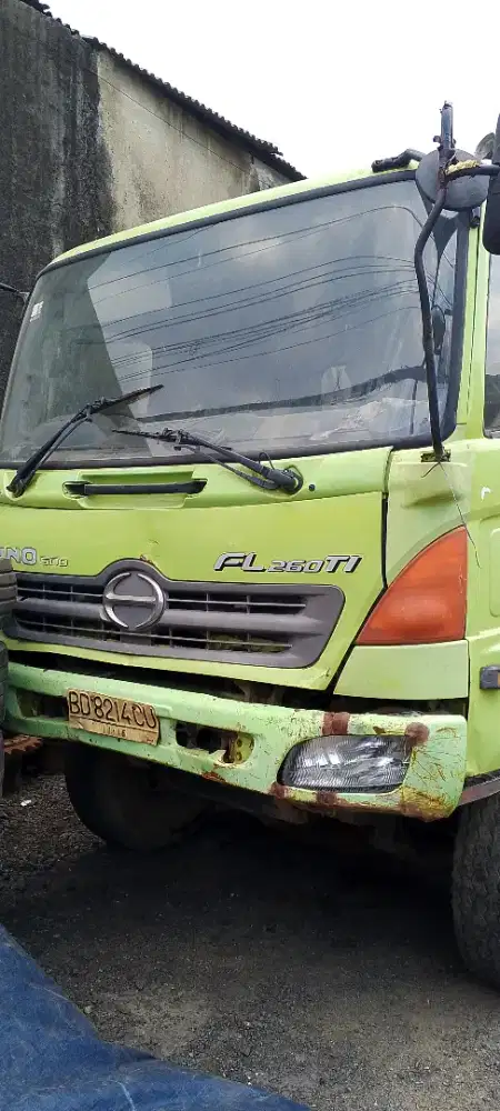 Truck Hino long sasis 2011