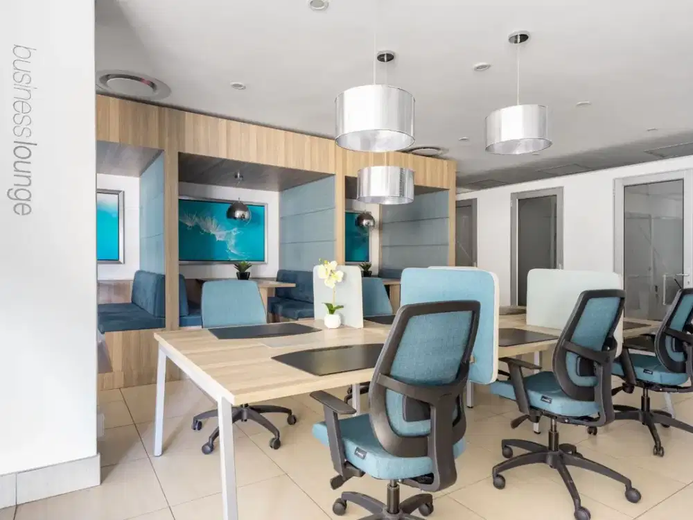 Ruang coworking di Regus Sinarmas Land Plaza Tower 1