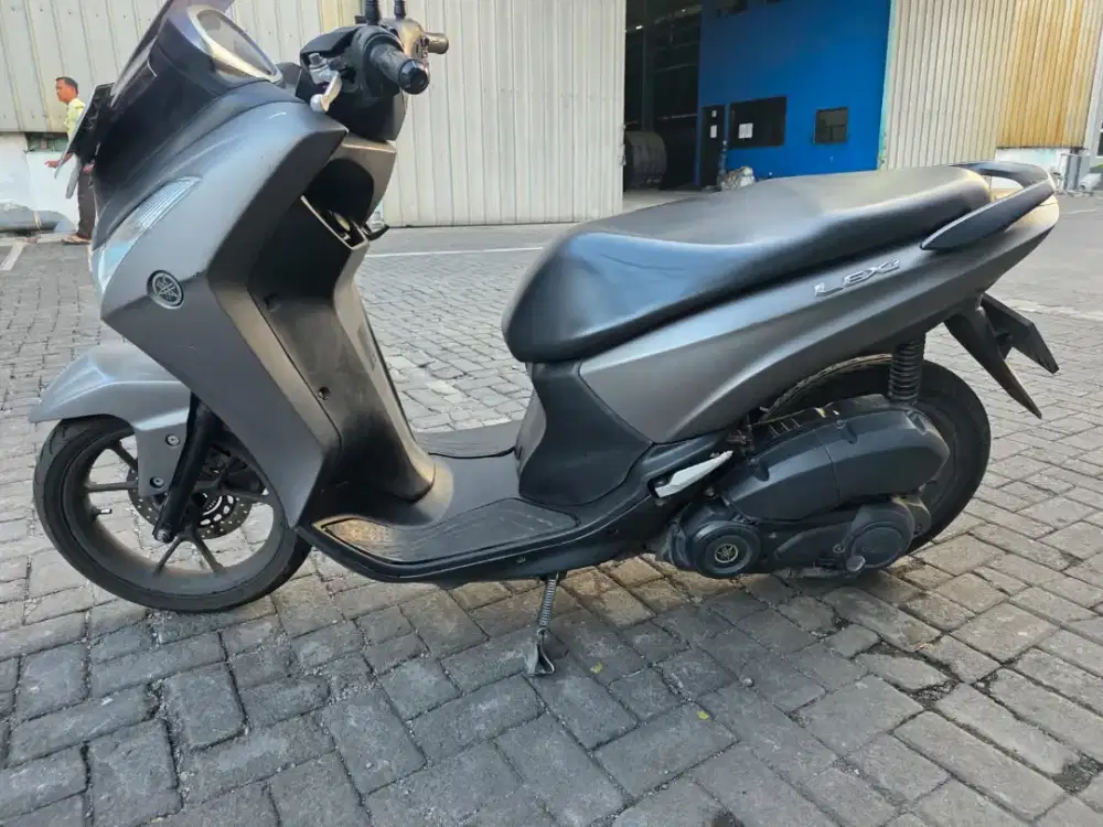 Yamaha Lexi 2019 silver grey abu mulus pajak stnk on surat lengkap