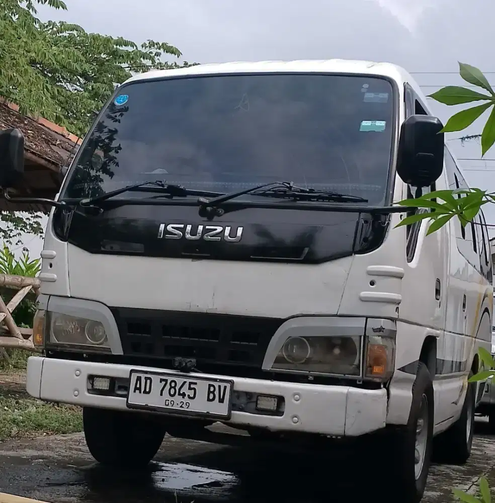ISUZU ELF MINIBUS NHR 15