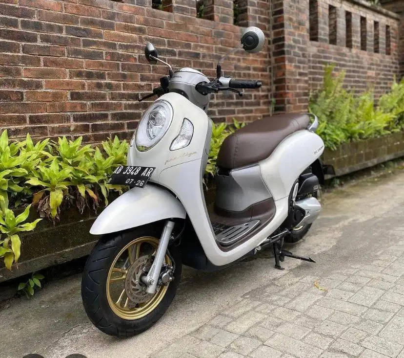CARI SCOOPY 2021 WARNA PUTIH