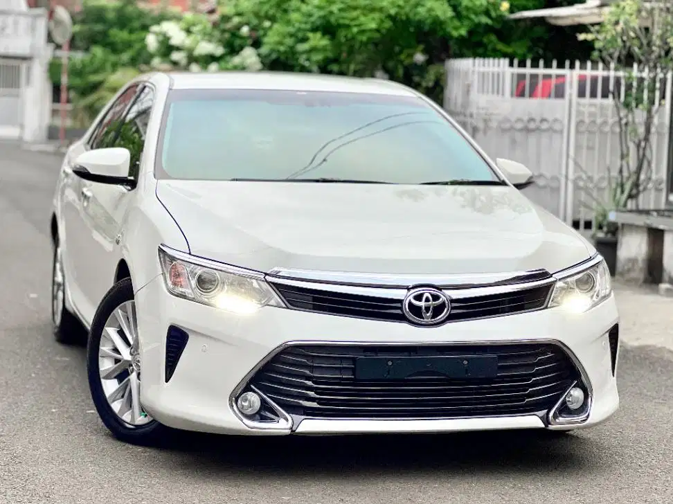 Toyota Camry 2.5 V Matic 2018 Putih Met No Ganjil TDP 27 Juta