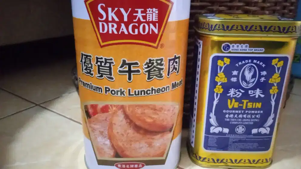 Di jual makanan olahan
