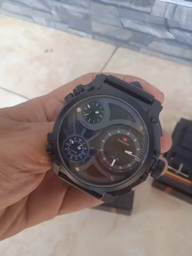 Jam tangan Swiss army casual ada box poris cipondoh
