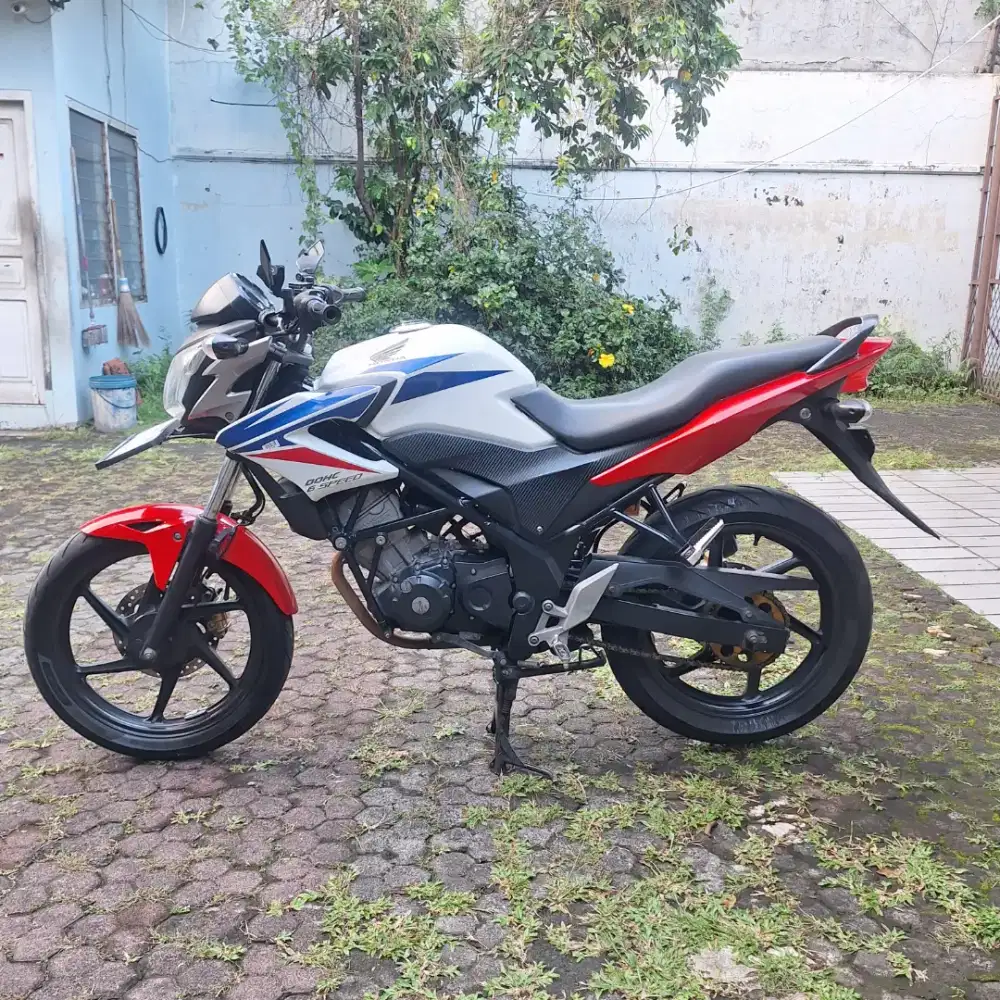 Honda CB 150R Streetfighter lengkap