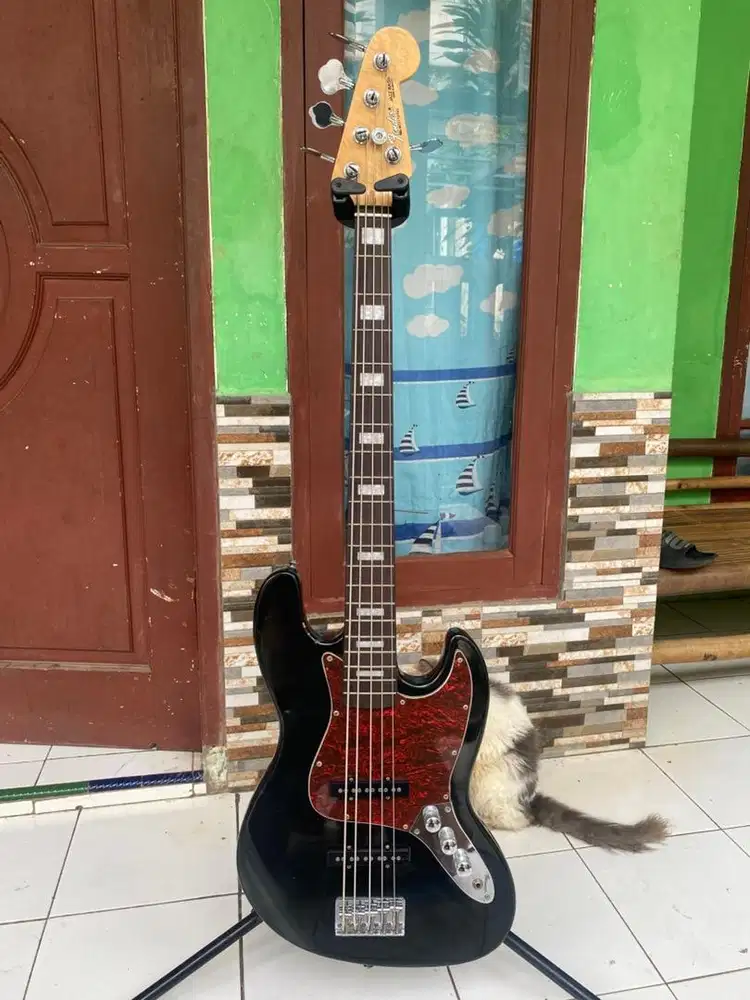 Bass fender 5 senar