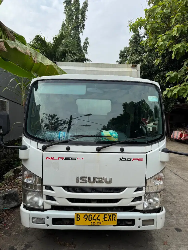 Dijual Isuzu Elf Box Long Sasis 2019