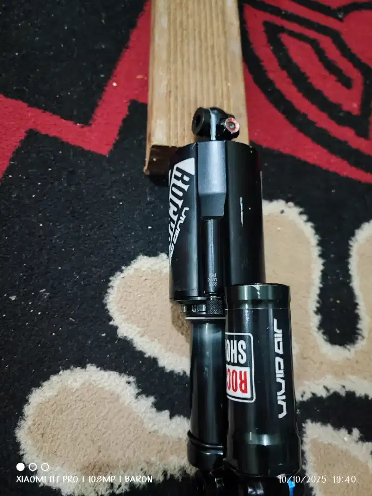 Rearshock tabung Angin rear shock Rockshox Vivid Air R2C E to E 216mm