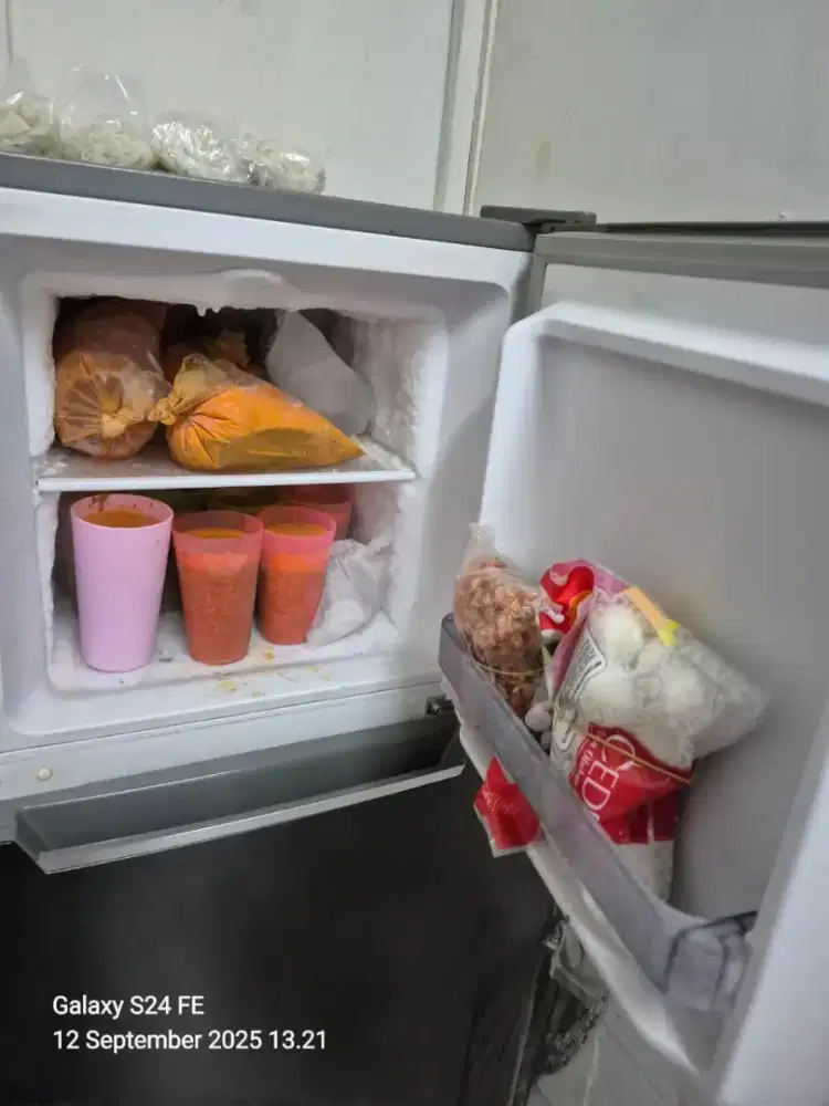 Kulkas 2 pintu free anter lalamove sampe ruma