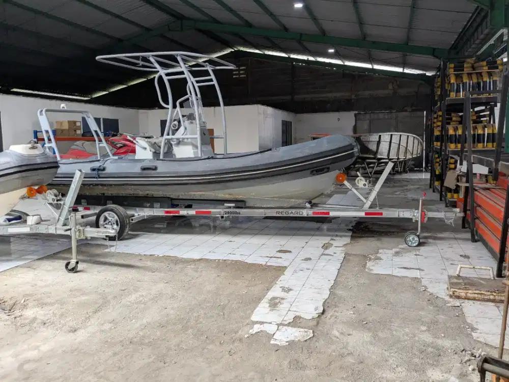 Kapal speed boat perahu karet RIB hypalon highfield om590 + trailer