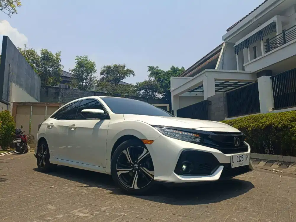 [KM 66RB]Honda Civic Hatchback E 2018
