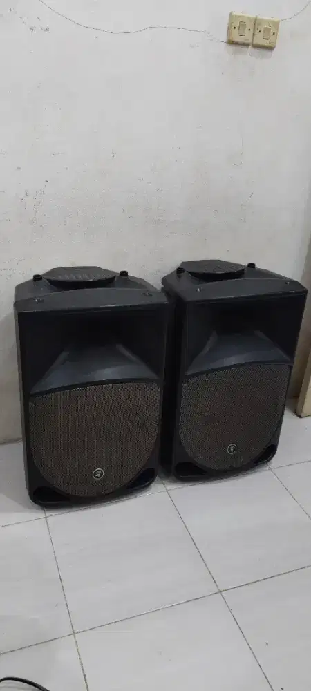 Speaker aktif mackie thump 15