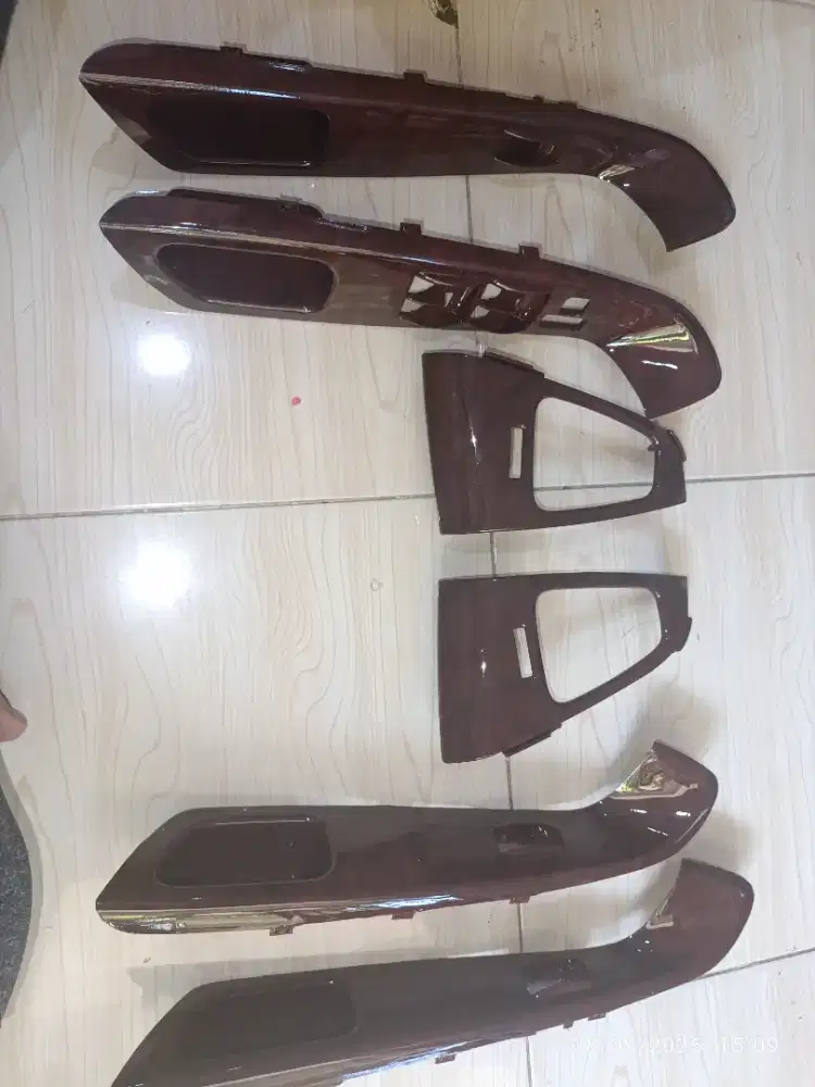 Panel wood mobil inova lama 2004 - 2011