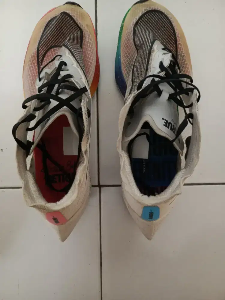 Sepatu Runing Nike SIZE 40 (Pria / Wanita )100 % ORI BEKAS