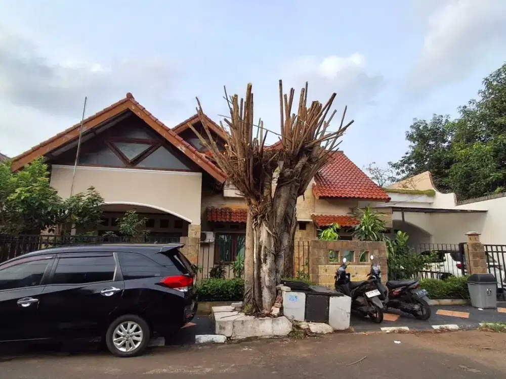 Rumah DIJUAL lokasi STRATEGIS  Bonus Paviliun Kontrakan Hadap SELATAN