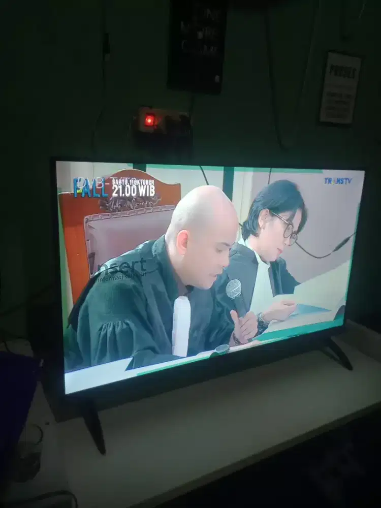Jual tv 32 in lagi Bu lengkap semua tinggal pake
