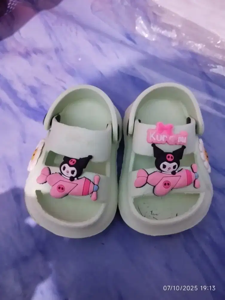 Sendal anak preloved