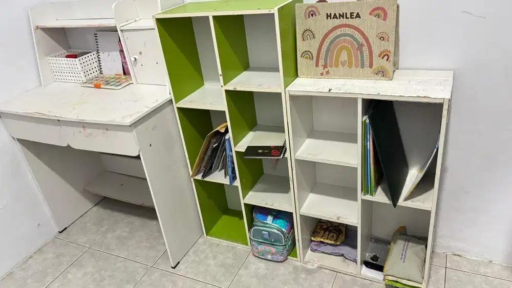 MEJA BELAJAR ANAK DAN RAK BUKU ANAK