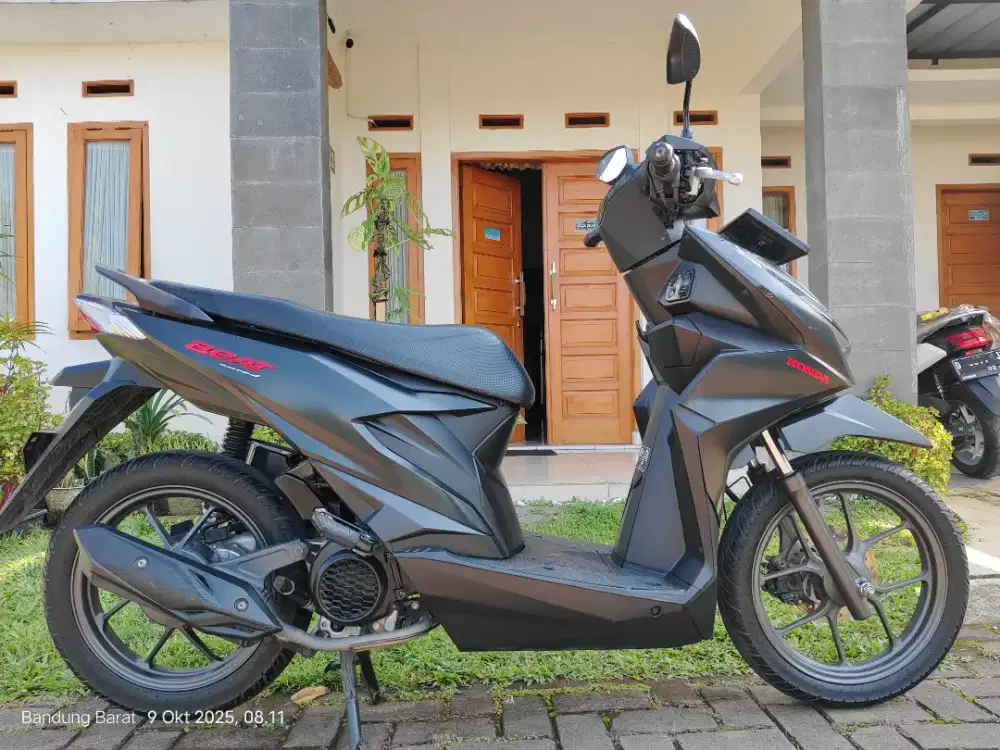 Honda Beat Hitam DLX CBS ISS 2023