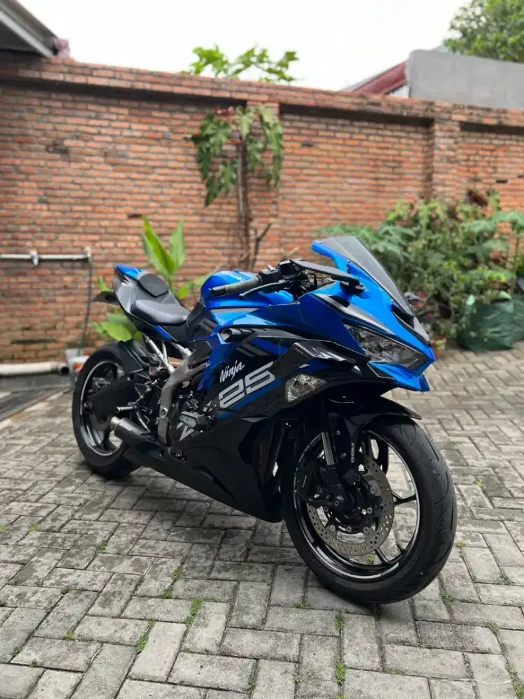 Kawasaki ZX25R ABS SE 2020 Biru Blue