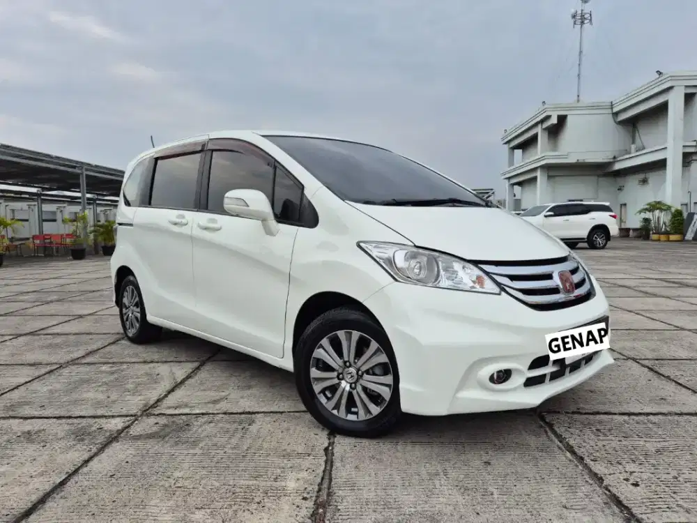 (DP 5jt) Honda Freed PSD Facelift AT 2015 Terawat Skali Siap Pakai
