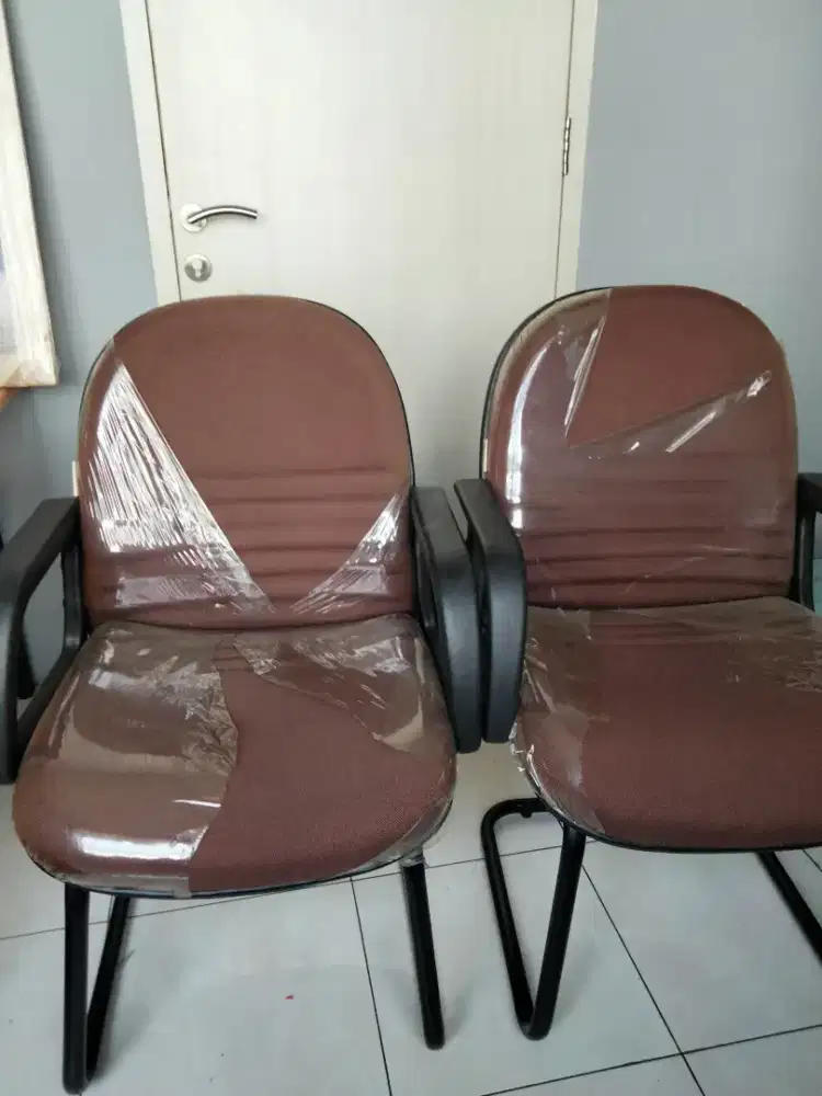 Kursi hadap rangka besi