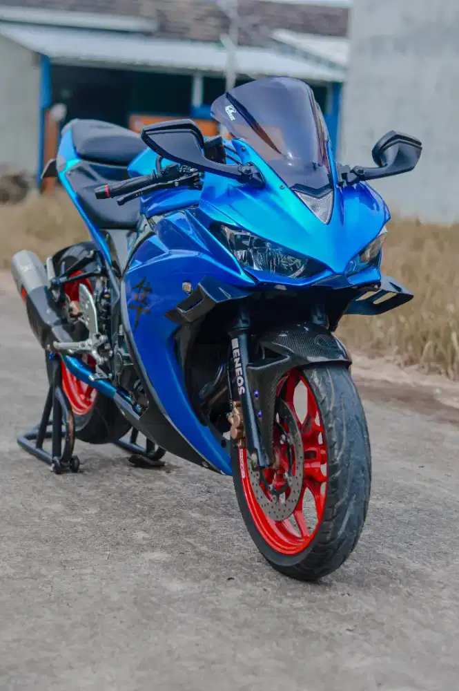 Yamaha R25 modif ganteng