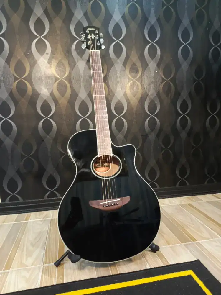 Gitar Akustik Elektrik Yamaha APX 600 Black like new