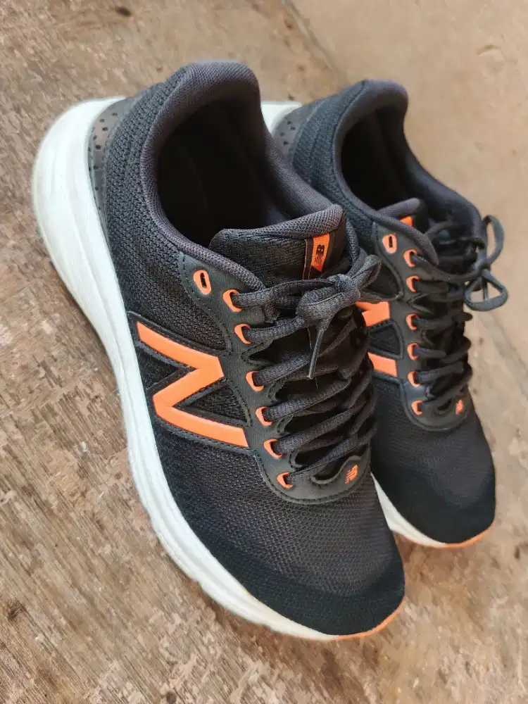 Jual Sepatu New balance original size 43 bisa kirim bayar cod d tempat