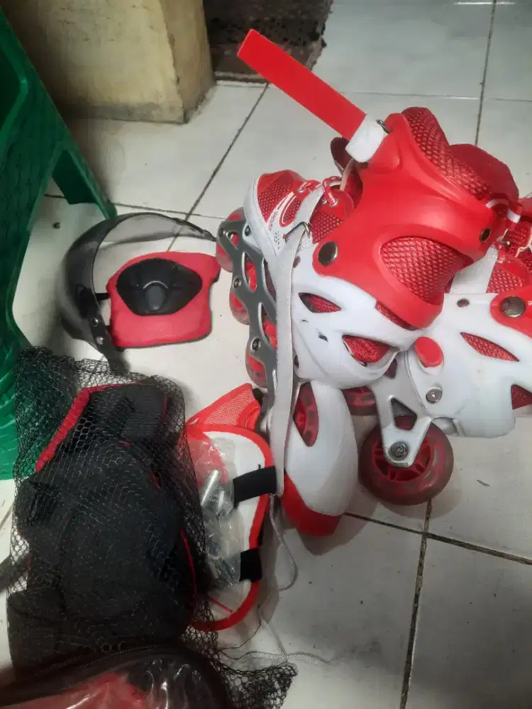 Sepatu roda anak size 35 seperti baru