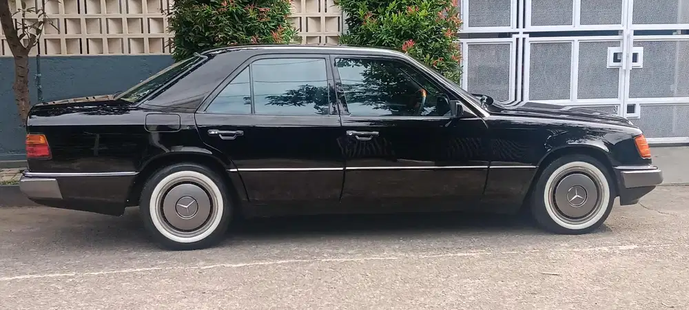 Mercedes-Benz E300 1989 Bensin