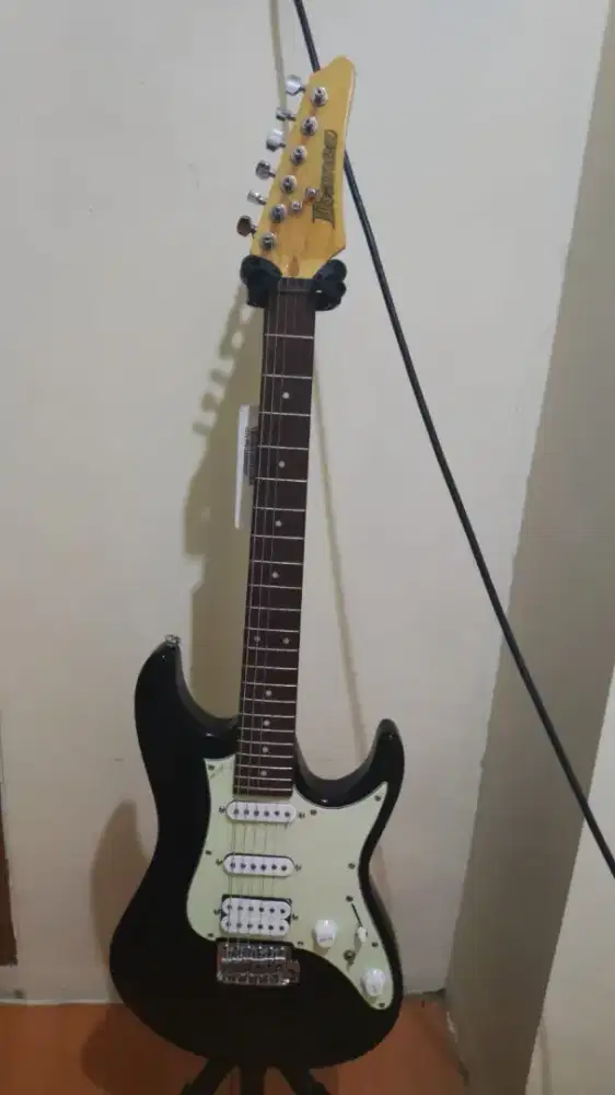 Gitar listrik ibanez AZES40-BK