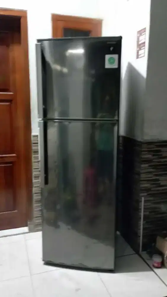 Kulkas 2 pintu jumbo SHARP