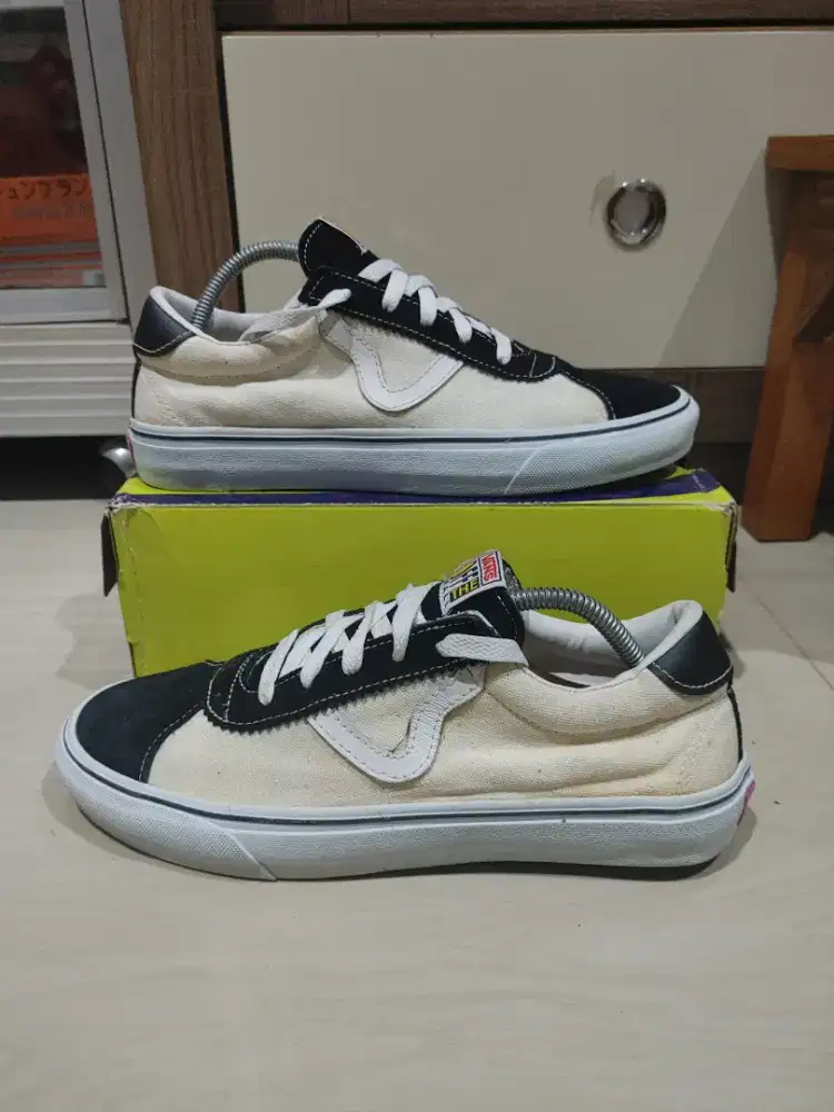 Sepatu Vans hitam putih preloved size 44