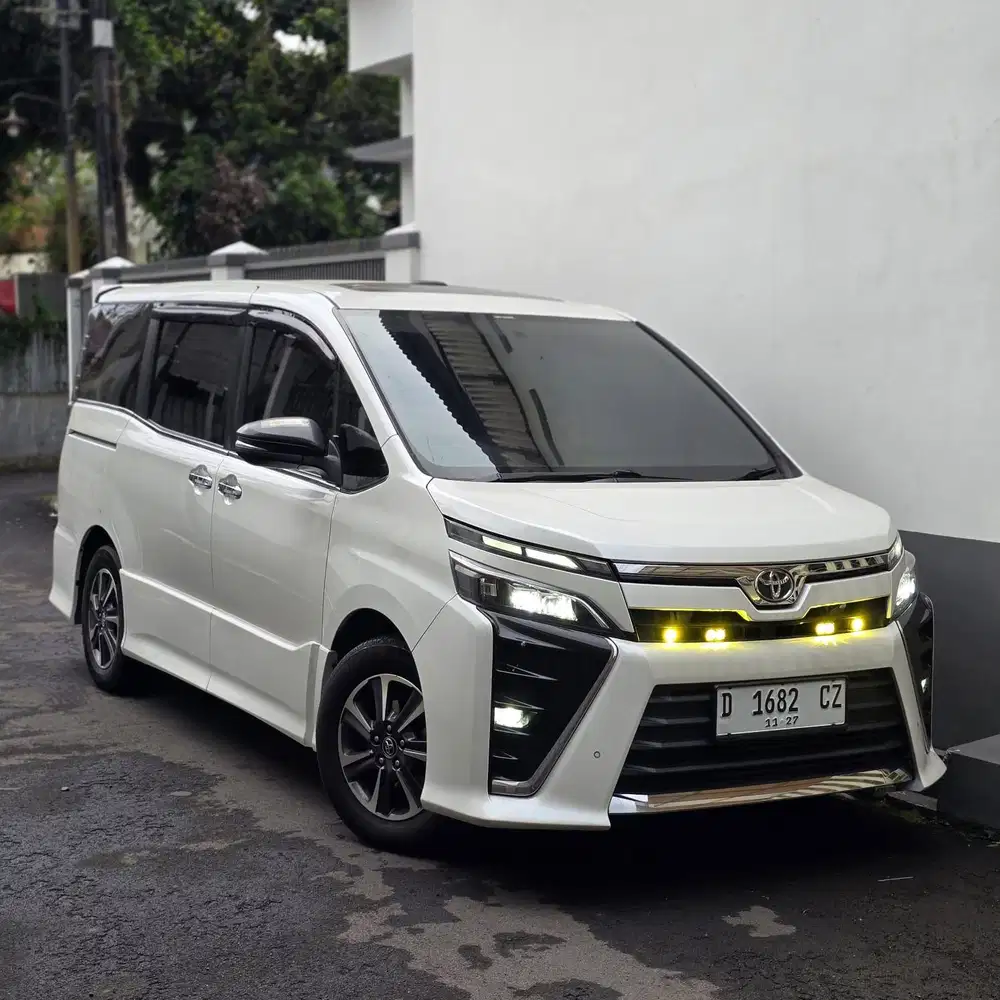 TOYOTA VOXY 2.0 AT 2018 ORIGINAL