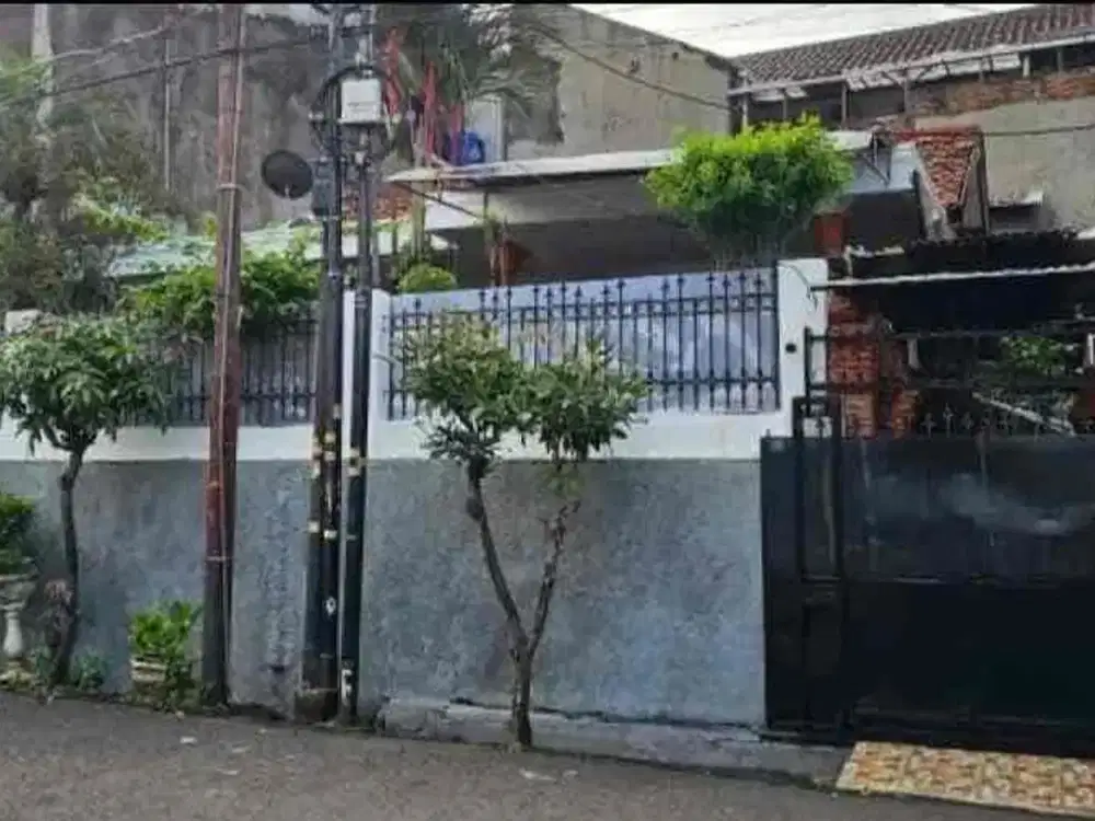 Rumah Lama Di Jl Bendi Tanah Kusir Kebayoran lama Jakarta Selatan