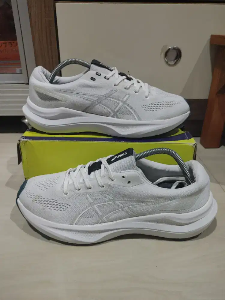 Sepatu Adidas putih preloved size 43