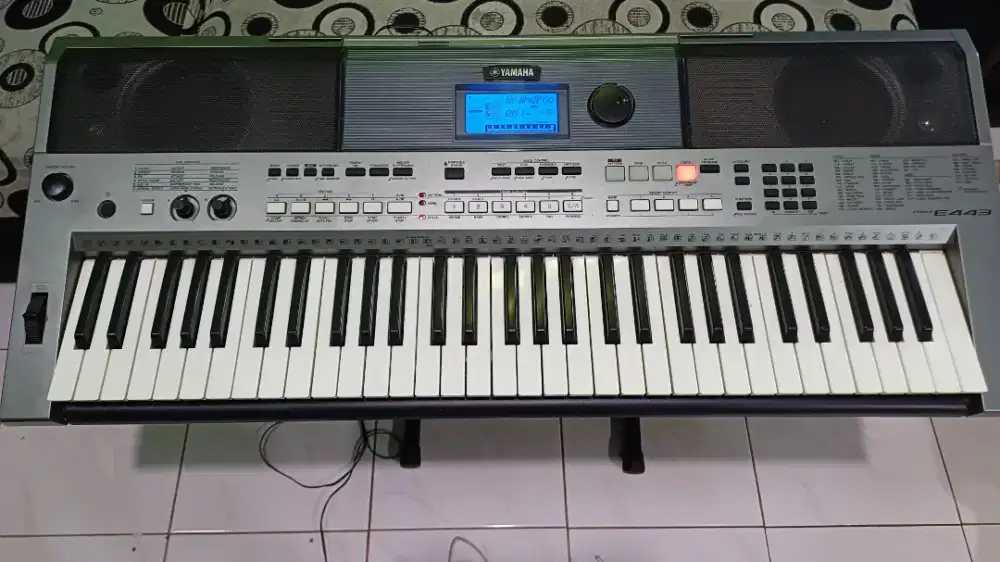 Keyboard yamaha psr e443 second