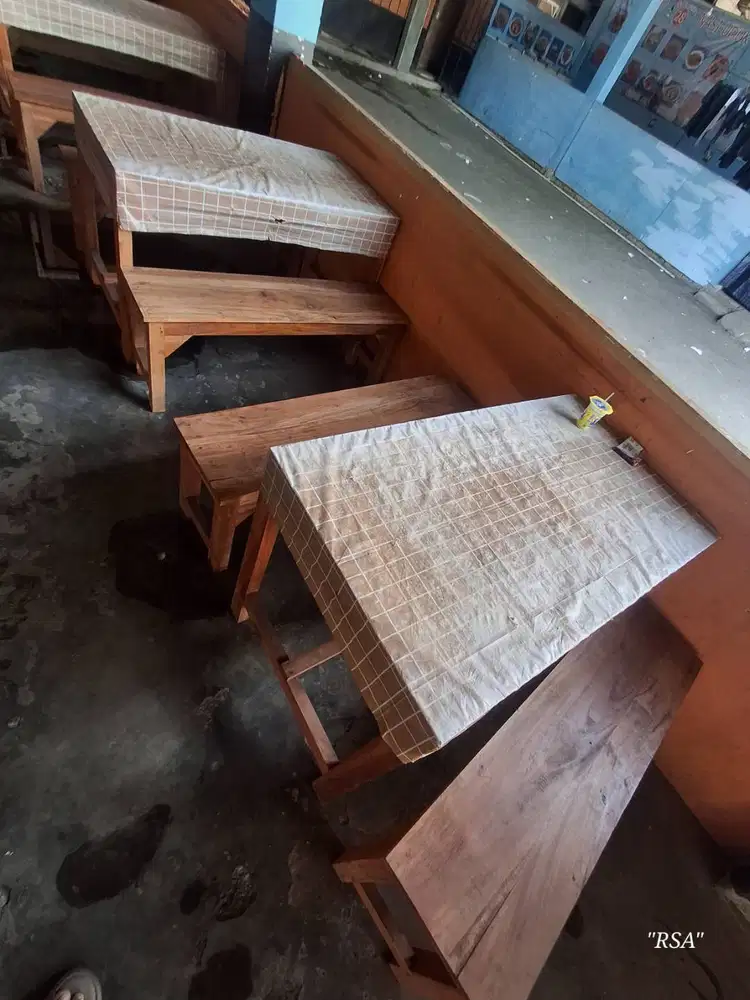 meja 2 kursi 10 set,