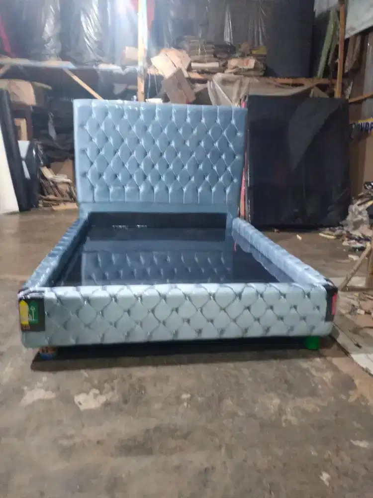Divan sandaran dan kasur springbed