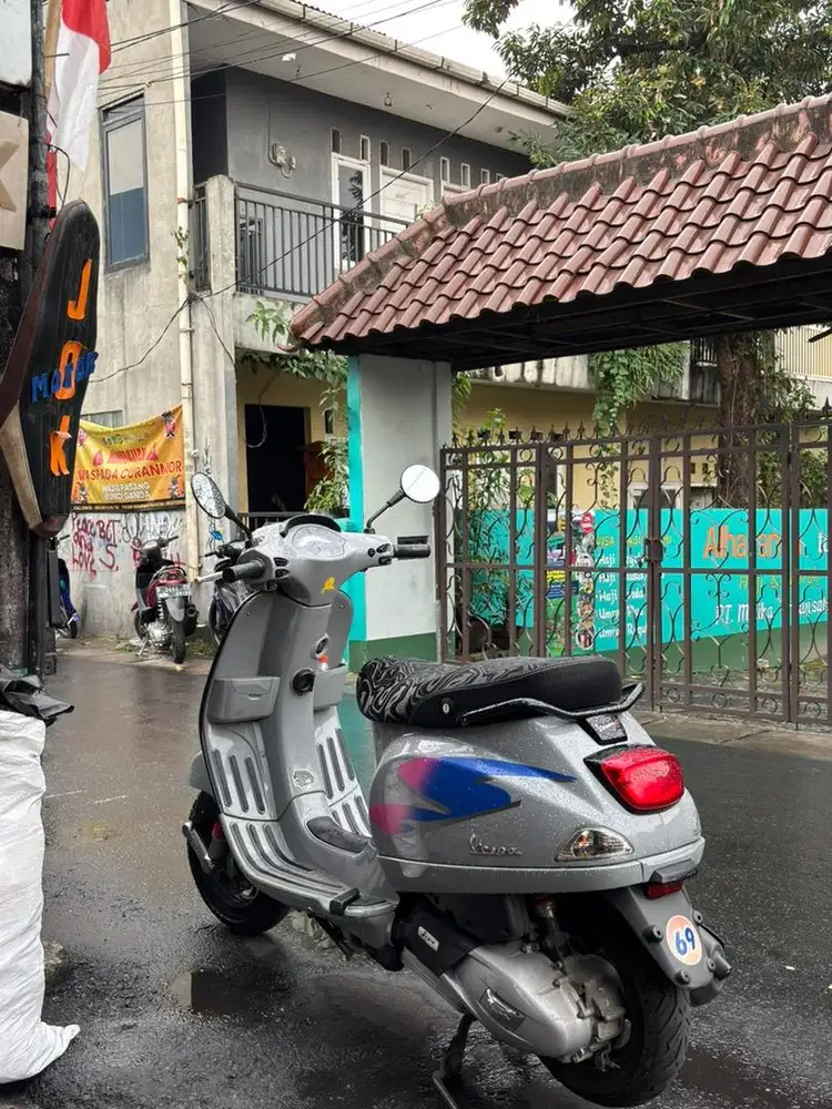 Vespa s125 warna abu abu