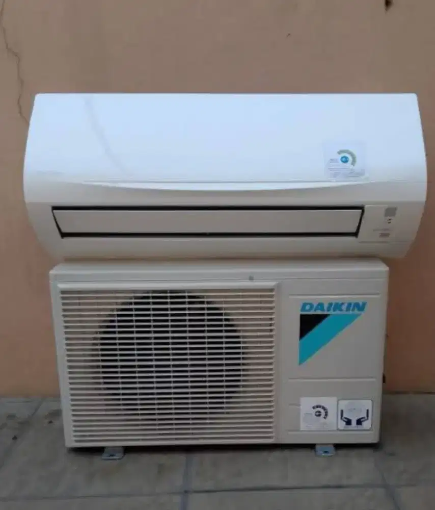 AC Daikin Thailand 1/2 PK R32 like new