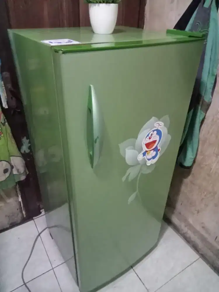 Kulkas merk Polytron